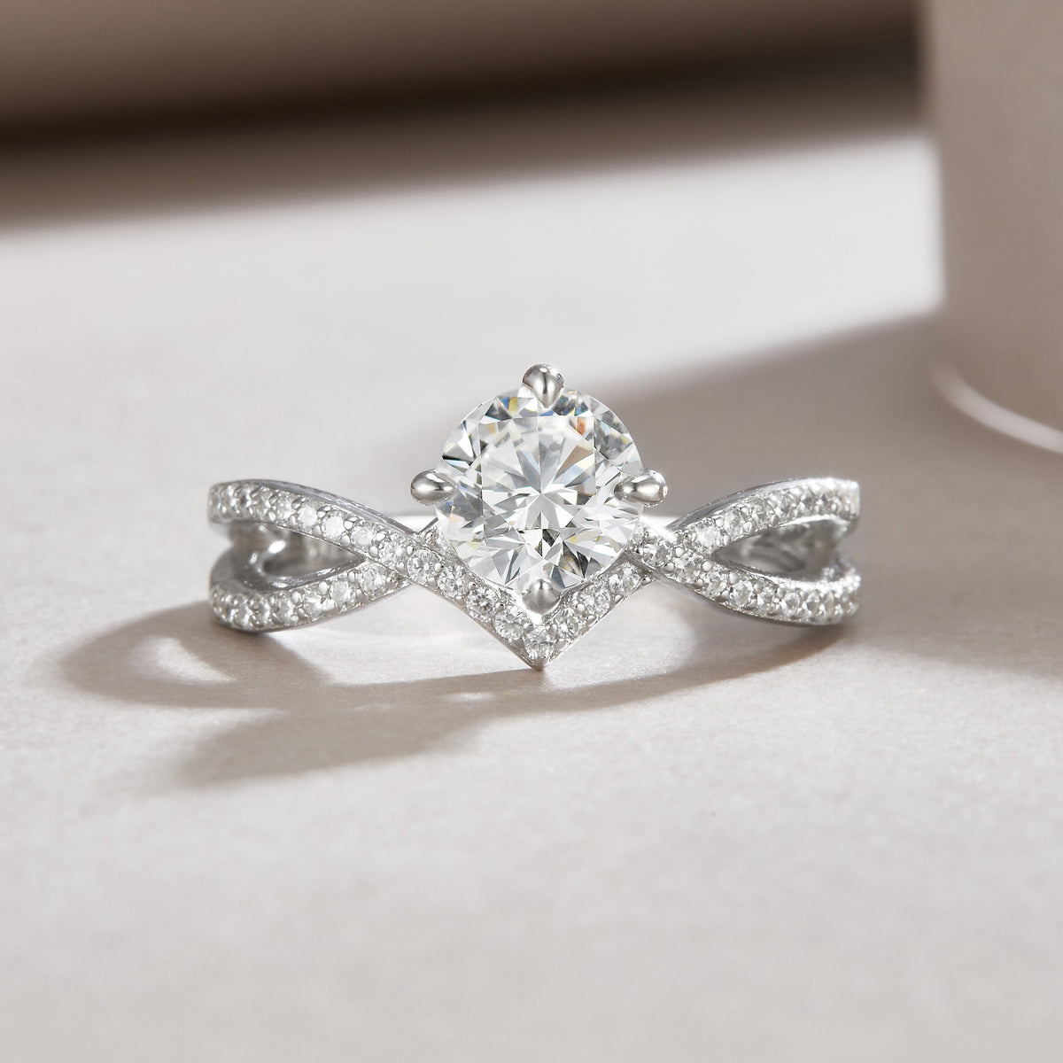 Sacred Vow - A Wedding Ring Set With 2-carat Top-quality Moissan S925 Silver And Platinum-plated Diamond. The Ring Can Be Inspected With A Diamond Pen