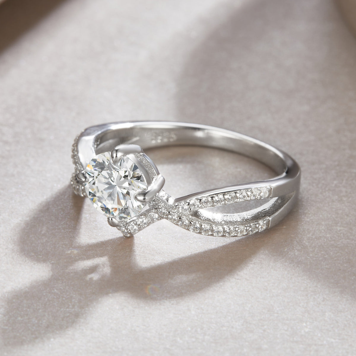 Sacred Vow - A Wedding Ring Set With 2-carat Top-quality Moissan S925 Silver And Platinum-plated Diamond. The Ring Can Be Inspected With A Diamond Pen