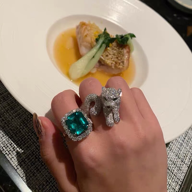 French Vintage Emerald Ring With Luxurious Temperament
